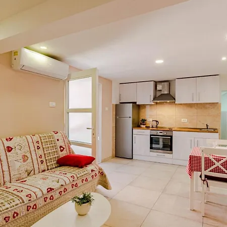 Jagoda - By Guide * Vela Luka