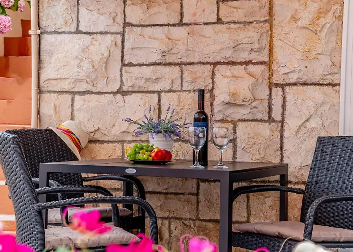 Jagoda - By Guide * Vela Luka