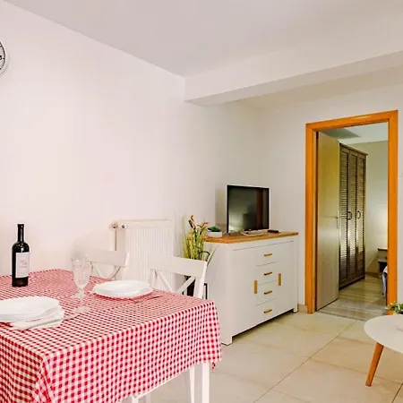 Apartment Jagoda - By Guide