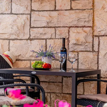 Jagoda - By Guide * וולה לוקה