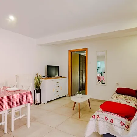 Jagoda - By Guide וולה לוקה