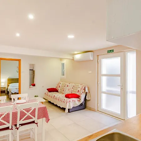 דירה Jagoda - By Guide *