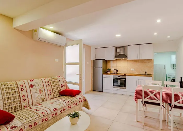 Jagoda - By Guide * וולה לוקה