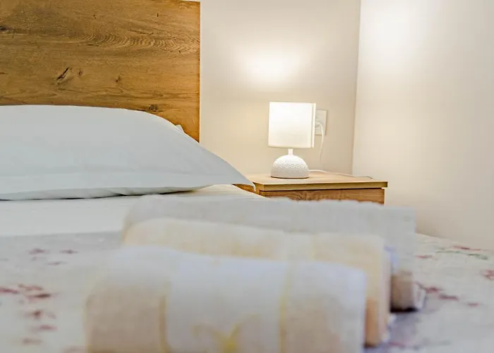 Jagoda - By Guide וולה לוקה